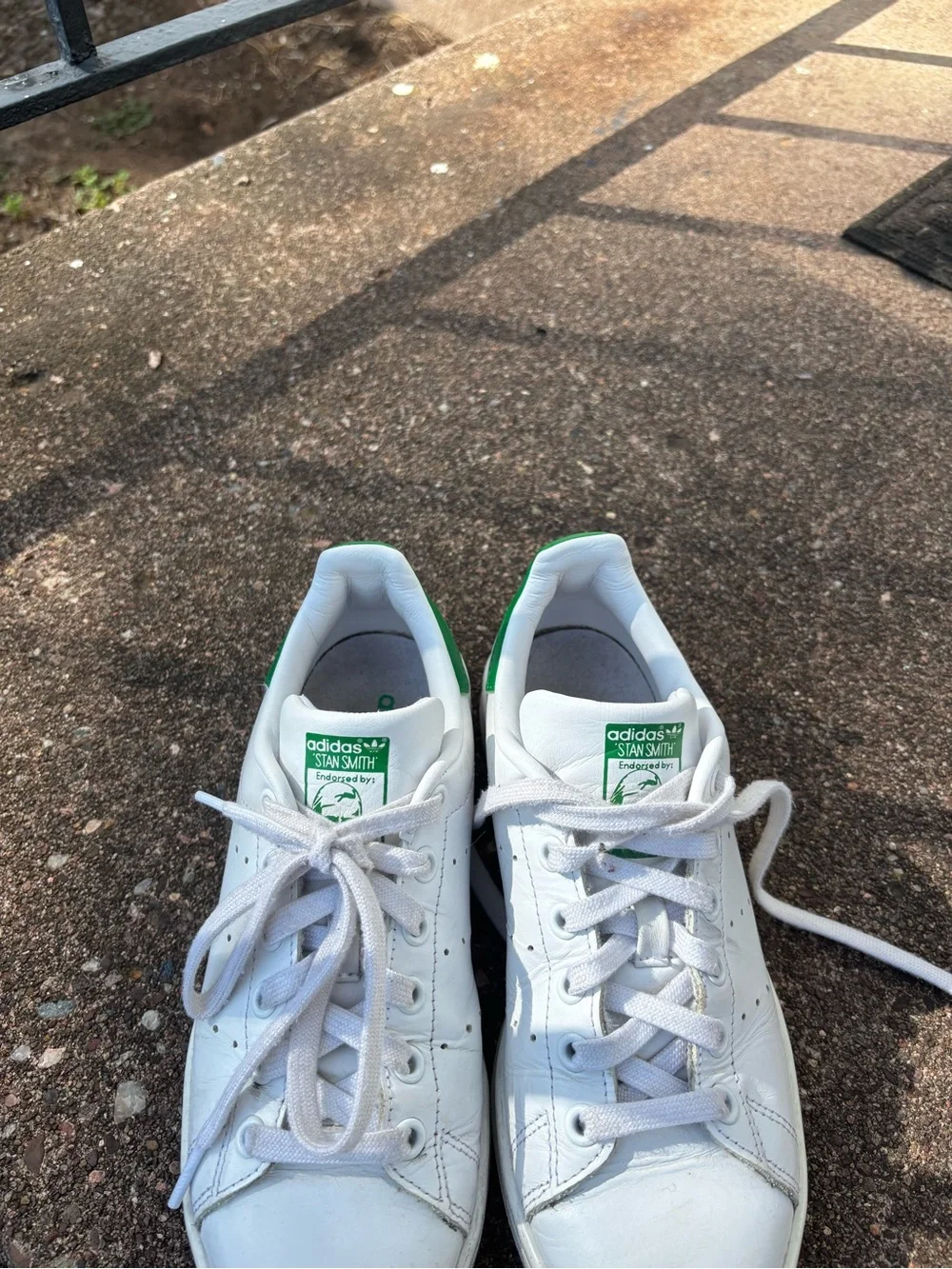 adidas Stan Smith White Sneaker with Green Heel Tab - Picture 3 of 7
